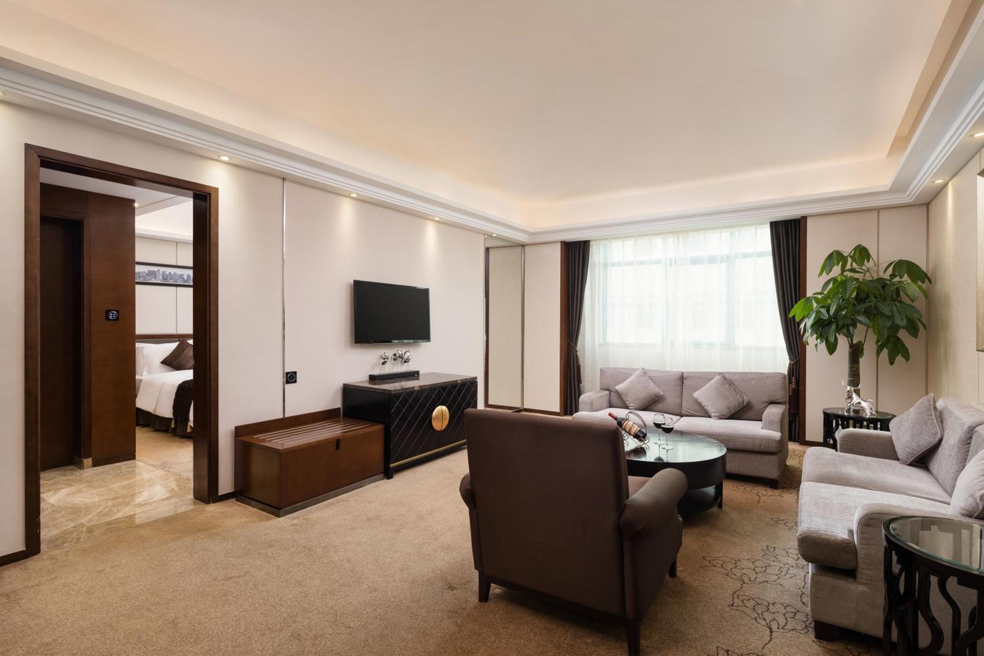 Maoming International Hotel ภายนอก รูปภาพ