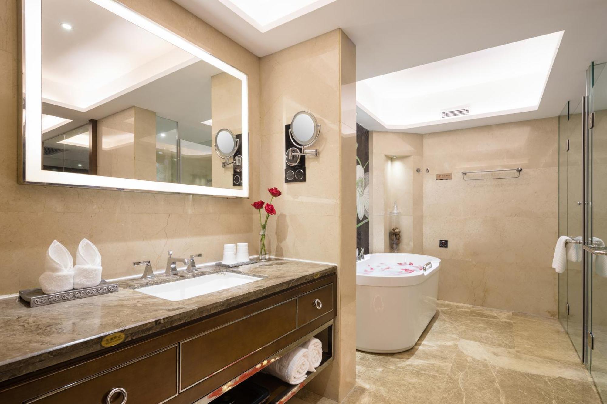 Maoming International Hotel ภายนอก รูปภาพ